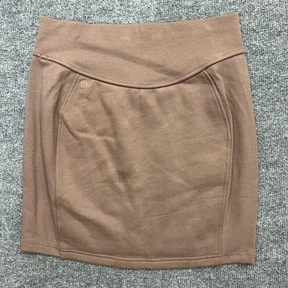 Lululemon Scuba High Rise Mini Skirt NWT Size S Taupetastic (TPTC) LW8ALSS - Picture 2 of 7